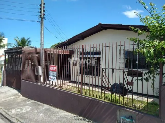 Imagem: Casa - 3 Quartos - Fundos com Casa 2 Quartos