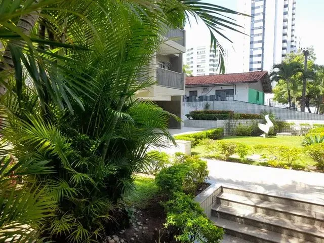 Imagem 4: 4 Quartos, 1 Suíte, Sala para 3 Ambientes, Ampla Varanda e 2 Vagas na Garagem, Boa