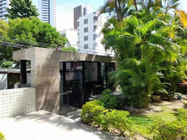 Imagem 7: 4 Quartos, 1 Suíte, Sala para 3 Ambientes, Ampla Varanda e 2 Vagas na Garagem, Boa