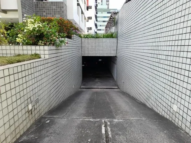 Imagem 8: 4 Quartos, 1 Suíte, Sala para 3 Ambientes, Ampla Varanda e 2 Vagas na Garagem, Boa