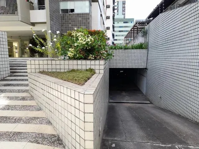 Imagem 9: 4 Quartos, 1 Suíte, Sala para 3 Ambientes, Ampla Varanda e 2 Vagas na Garagem, Boa