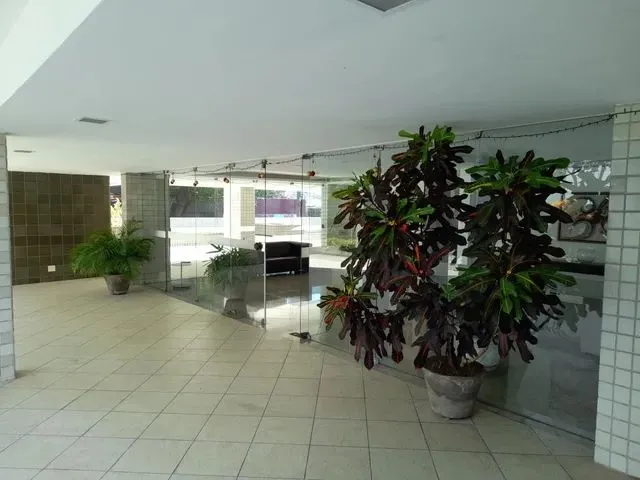 Imagem 11: 4 Quartos, 1 Suíte, Sala para 3 Ambientes, Ampla Varanda e 2 Vagas na Garagem, Boa