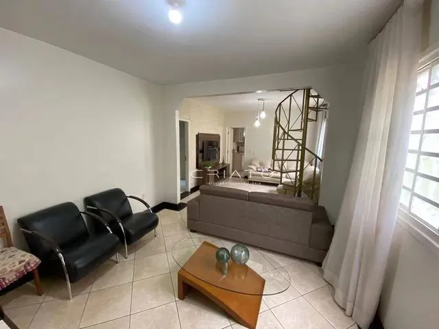 Imagem: Sobrado com 4 Dormitórios À Venda, 243