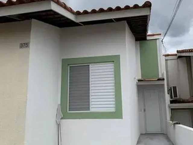Imagem: A casa possui 3 Dormitórios, 1 Banheiro, 2 Vagas na