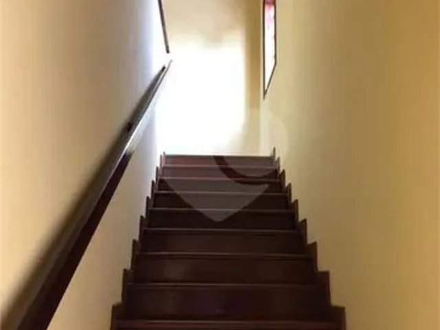 Imagem: A casa possui 3 Dormitórios, 4 Banheiros, 4 Vagas na