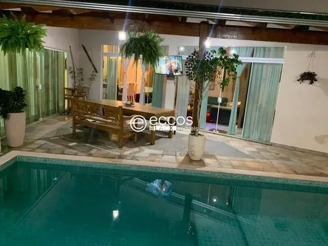 Imagem: Casa com 3 Suítes para Alugar no Bairro