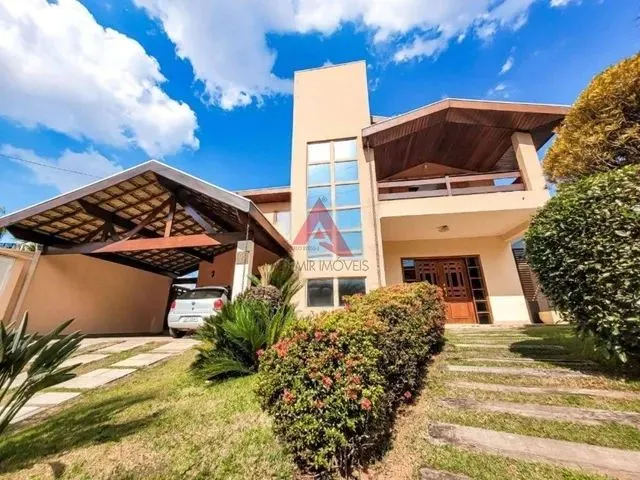 Imagem: A casa em condomínio possui 5 Dormitórios, 2 Suítes, 5