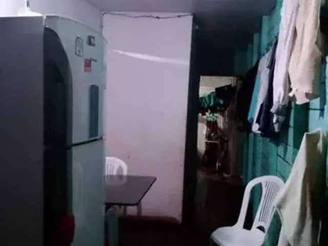 Imagem: A casa possui 2 Dormitórios, 1 Banheiro e está localizado