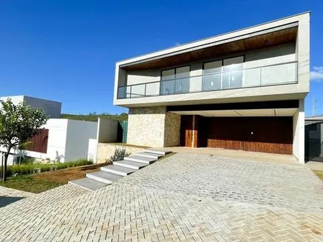 Imagem 2: Casa a Venda com 4 Dormitórios Sendo 3 Suítes, 380M2 com Planejados no Condomínio