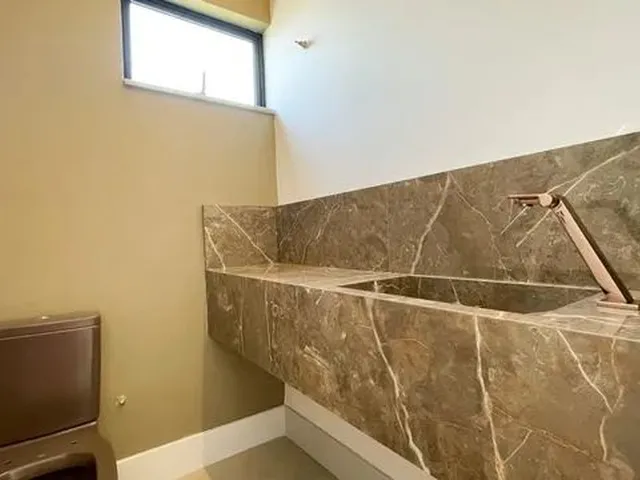 Imagem 5: Casa a Venda com 4 Dormitórios Sendo 3 Suítes, 380M2 com Planejados no Condomínio