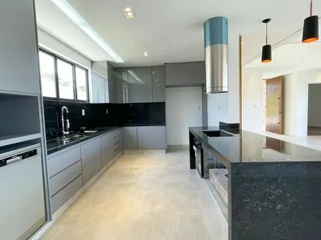 Imagem 7: Casa a Venda com 4 Dormitórios Sendo 3 Suítes, 380M2 com Planejados no Condomínio