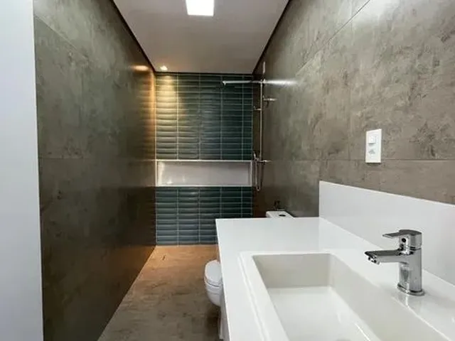 Imagem 11: Casa a Venda com 4 Dormitórios Sendo 3 Suítes, 380M2 com Planejados no Condomínio