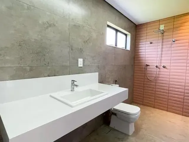 Imagem 15: Casa a Venda com 4 Dormitórios Sendo 3 Suítes, 380M2 com Planejados no Condomínio