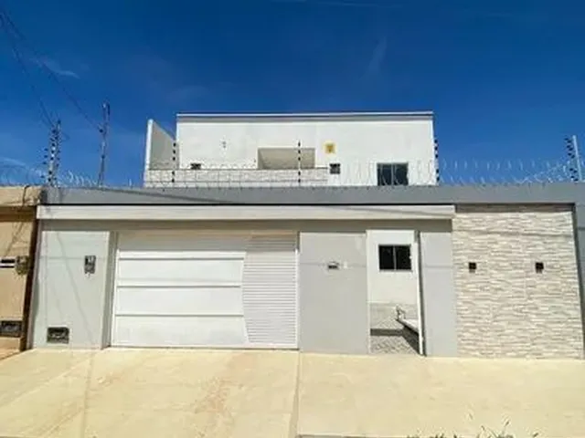 Imagem: A casa possui 3 Dormitórios, 3 Banheiros, 2 Vagas na