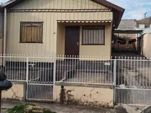 Imagem: Casa de Madeira Conservada. Terreno 250