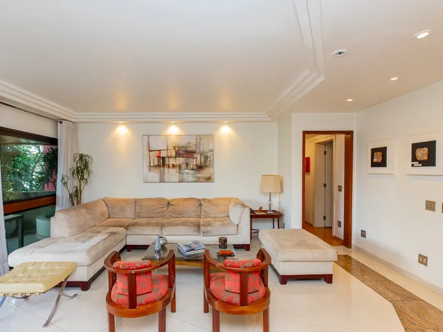 Imagem 15: Apartamento para Venda em Moema com 4 Quartos, Sendo 4 Suítes, 200M²