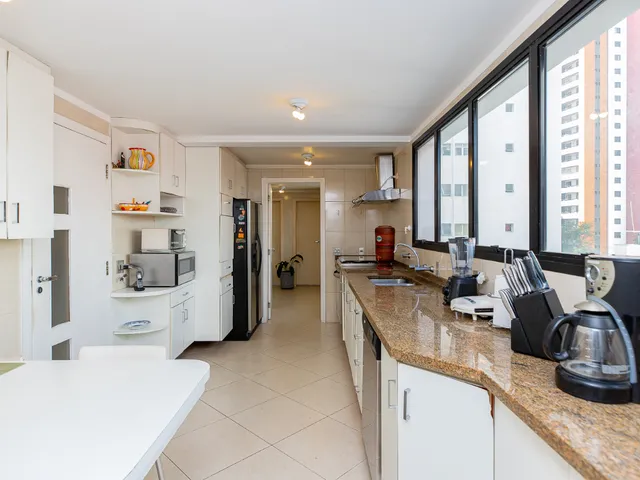 Imagem 8: Apartamento para Venda em Moema com 4 Quartos, Sendo 4 Suítes, 200M²