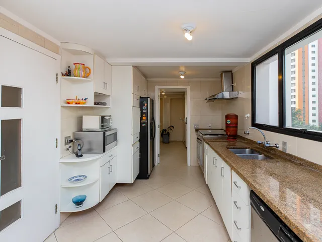 Imagem 6: Apartamento para Venda em Moema com 4 Quartos, Sendo 4 Suítes, 200M²