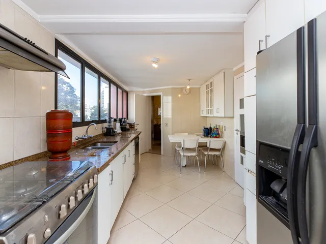 Imagem 9: Apartamento para Venda em Moema com 4 Quartos, Sendo 4 Suítes, 200M²