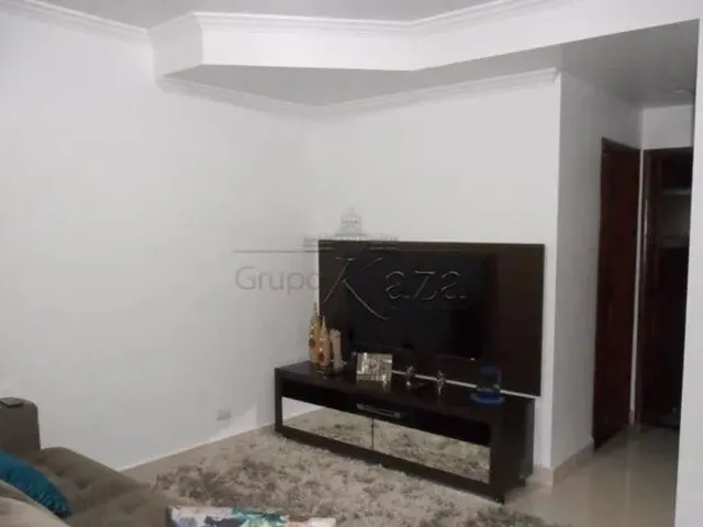 Imagem: A casa em condomínio possui 3 Dormitórios, 3 Banheiros, 2