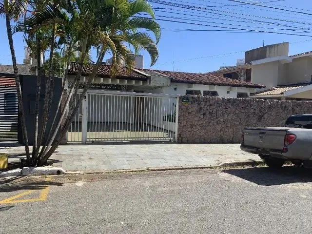 Imagem: Casa no Alto do Setor Marista, Próximo