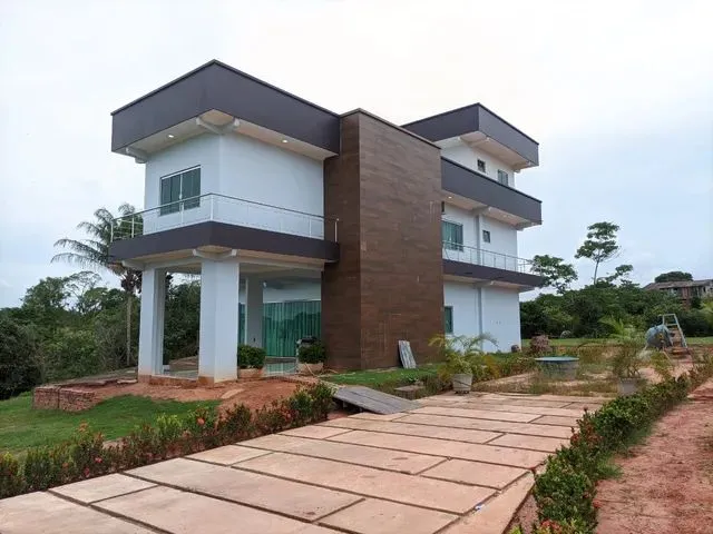 Imagem: A casa possui 3 Dormitórios, 5 Banheiros, 5 Vagas na
