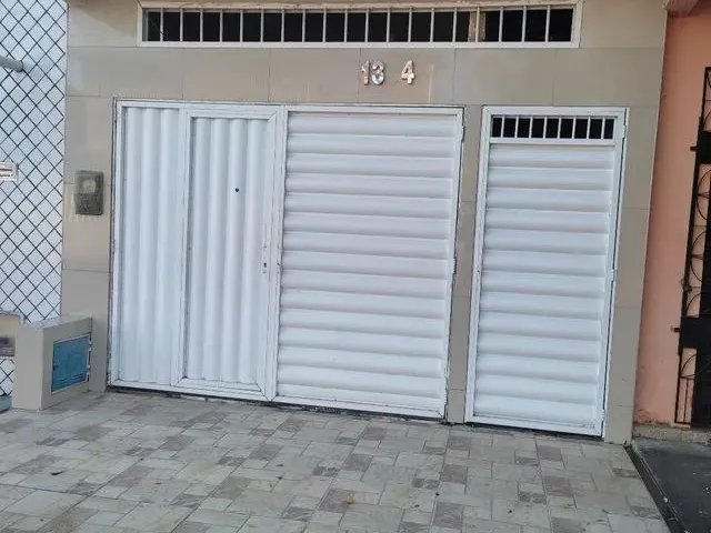 Imagem: A casa possui 2 Dormitórios, 1 Banheiro e está localizado