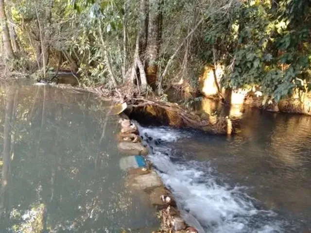 Imagem: A chácara possui 3 Dormitórios, 1 Banheiro, 18m² de