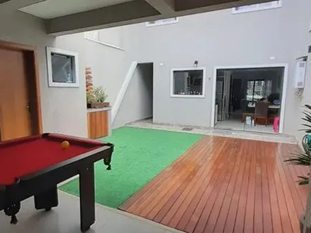 Imagem: Sobrado com Amplo Terreno