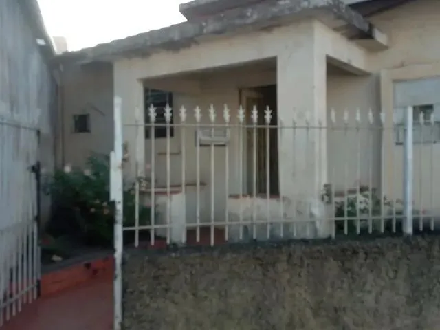 Imagem: A casa possui 2 Dormitórios, 1 Banheiro e está localizado
