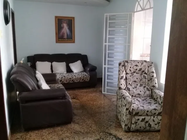 Imagem 10: Excelente Casa em Lote com Área de 203 M² em Itaúna com Ponto...