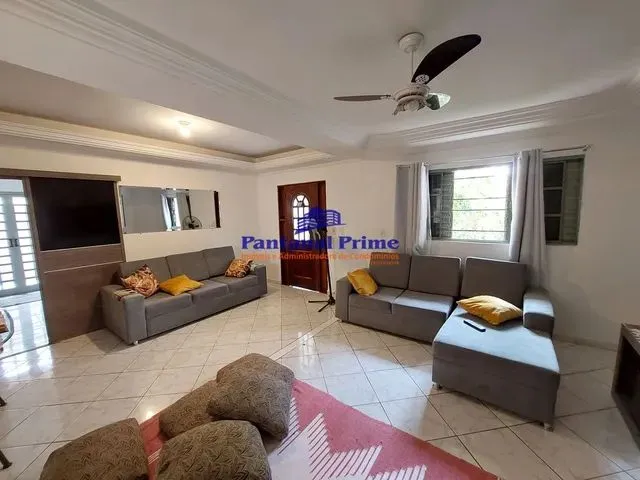 Imagem 1: Casa no Bairro Morada do Ouro com 3 Quartos Sendo 2 Suítes - Cuiabá-Mt
