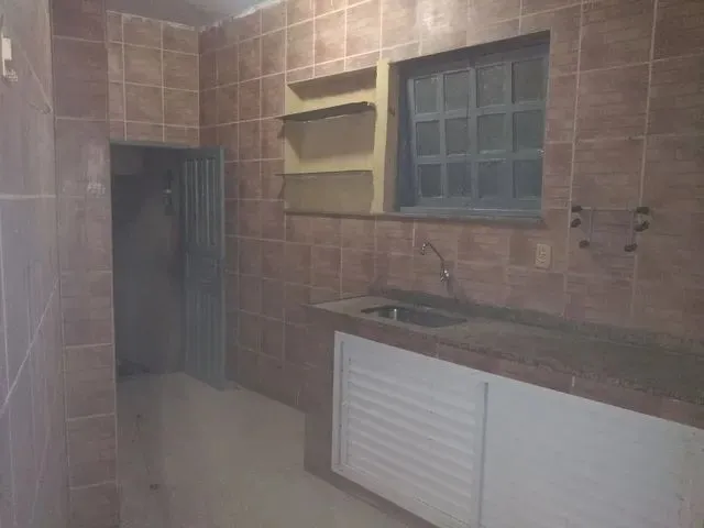 Imagem: A casa possui 2 Dormitórios, 1 Suíte, 2 Banheiros e está