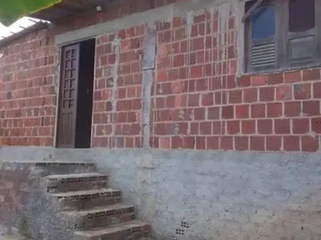 Imagem: A casa possui 2 Dormitórios, 1 Banheiro e está localizado