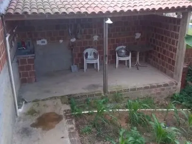 Imagem 3: Vendo Casa. Varanda, 1 Banheiroe2 Dormitórios