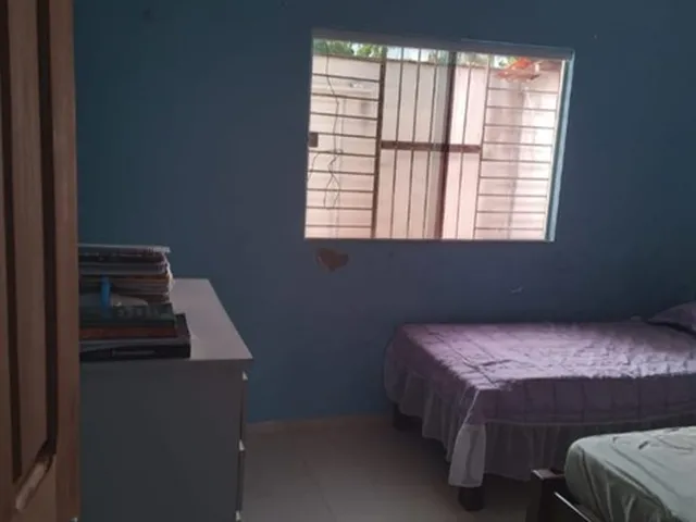 Imagem: A casa possui 3 Dormitórios, 1 Suíte, 2 Banheiros, 2