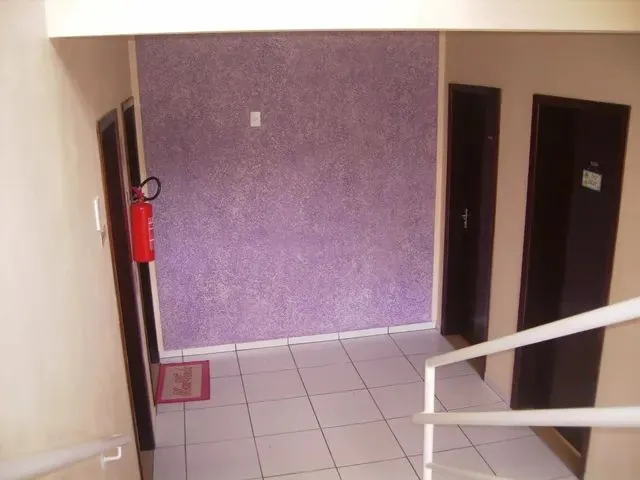 Imagem: O apartamento possui 1 Dormitório, 1 Banheiro, 1 Vaga na