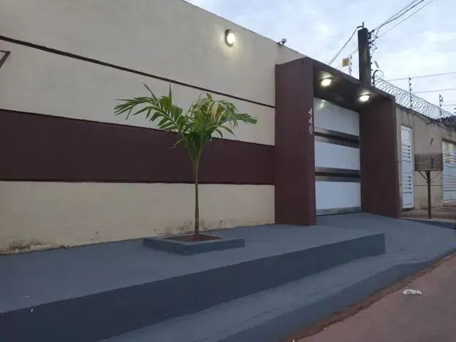 Imagem: A casa possui 2 Dormitórios, 1 Banheiro, 2 Vagas na