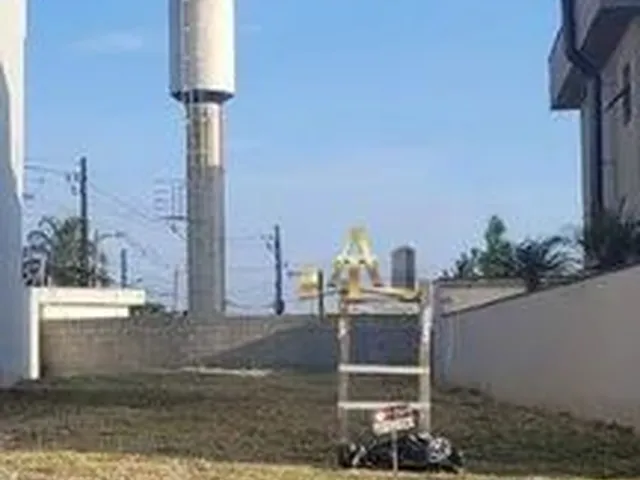 Imagem: Terreno À Venda em Granja Viana com 203M²