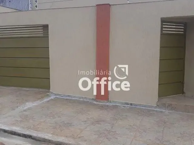 Imagem: A casa possui 3 Dormitórios, 1 Suíte, 2 Banheiros, 2