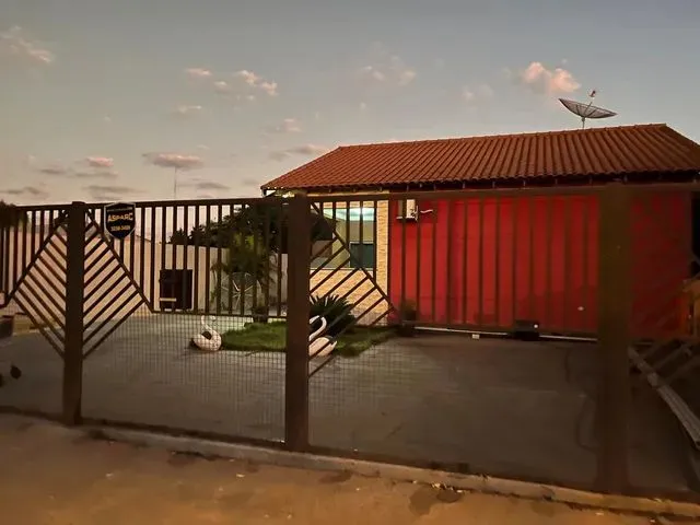 Imagem: A casa possui 4 Dormitórios, 2 Suítes, 4 Banheiros, 5