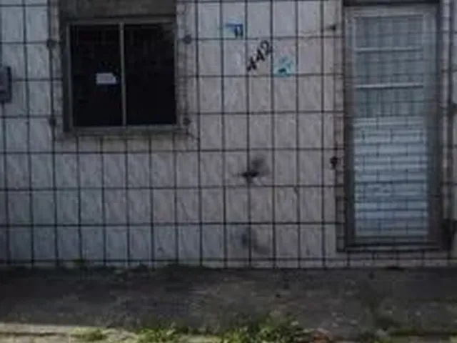 Imagem: A casa possui 2 Dormitórios, 1 Banheiro e está localizado