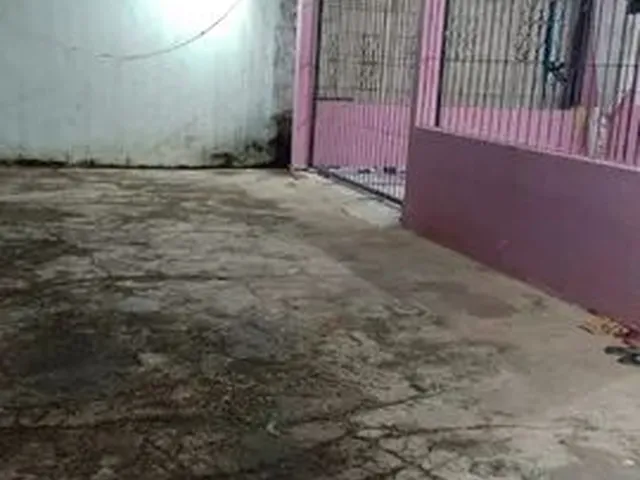 Imagem: A casa possui 4 Dormitórios, 2 Banheiros, 1 Vaga na