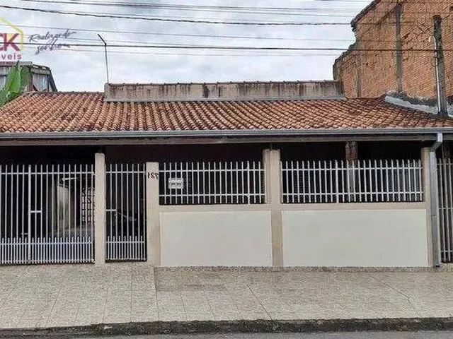Imagem: A casa possui 3 Dormitórios, 1 Suíte, 2 Banheiros, 5