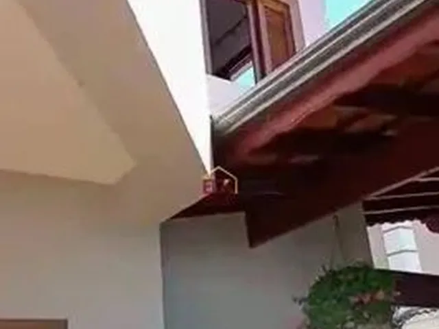 Imagem: A casa possui 3 Dormitórios, 2 Suítes, 5 Banheiros, 2