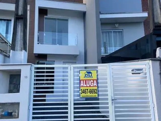Imagem: A casa possui 2 Dormitórios, 2 Banheiros, 1 Vaga na