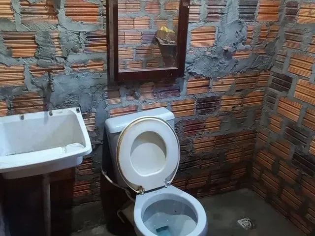 Imagem: A casa possui 1 Dormitório, 1 Banheiro e está localizado