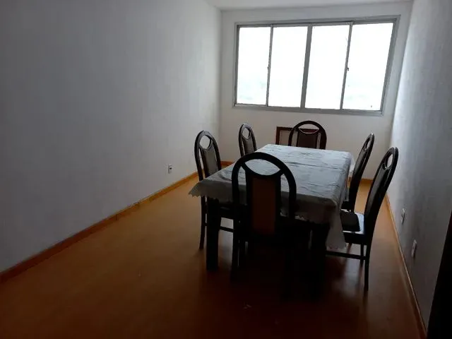 Imagem: O apartamento possui 2 Dormitórios, 1 Banheiro, 1 Vaga na