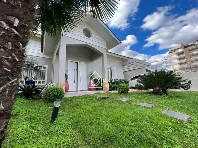 Imagem: Casa com 3 Dormitórios À Venda, 220 M²