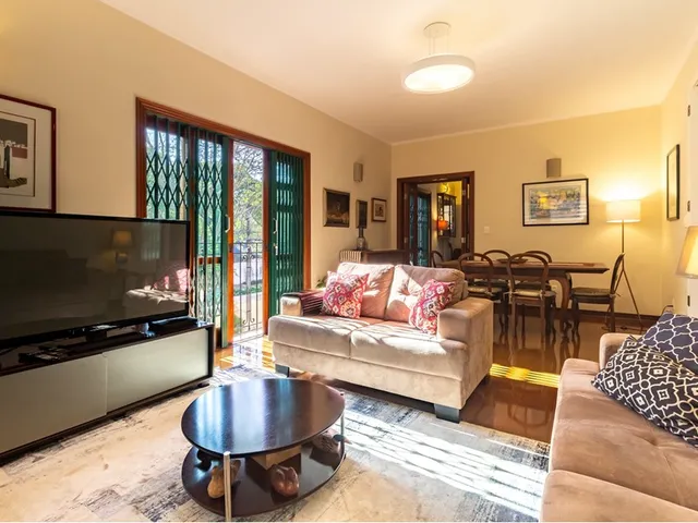 Imagem: A casa possui 3 Dormitórios, 3 Suítes, 5 Banheiros, 5